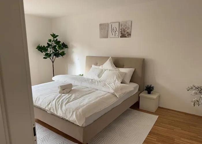 1br, Train Station, Central, Modern 公寓