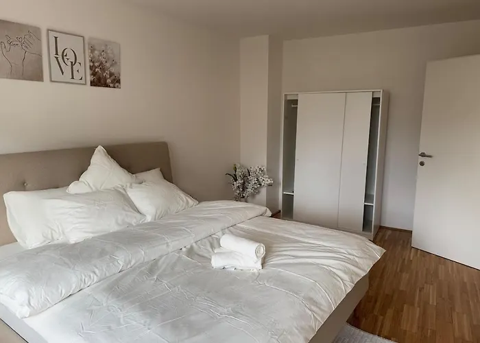 1br, Train Station, Central, Modern